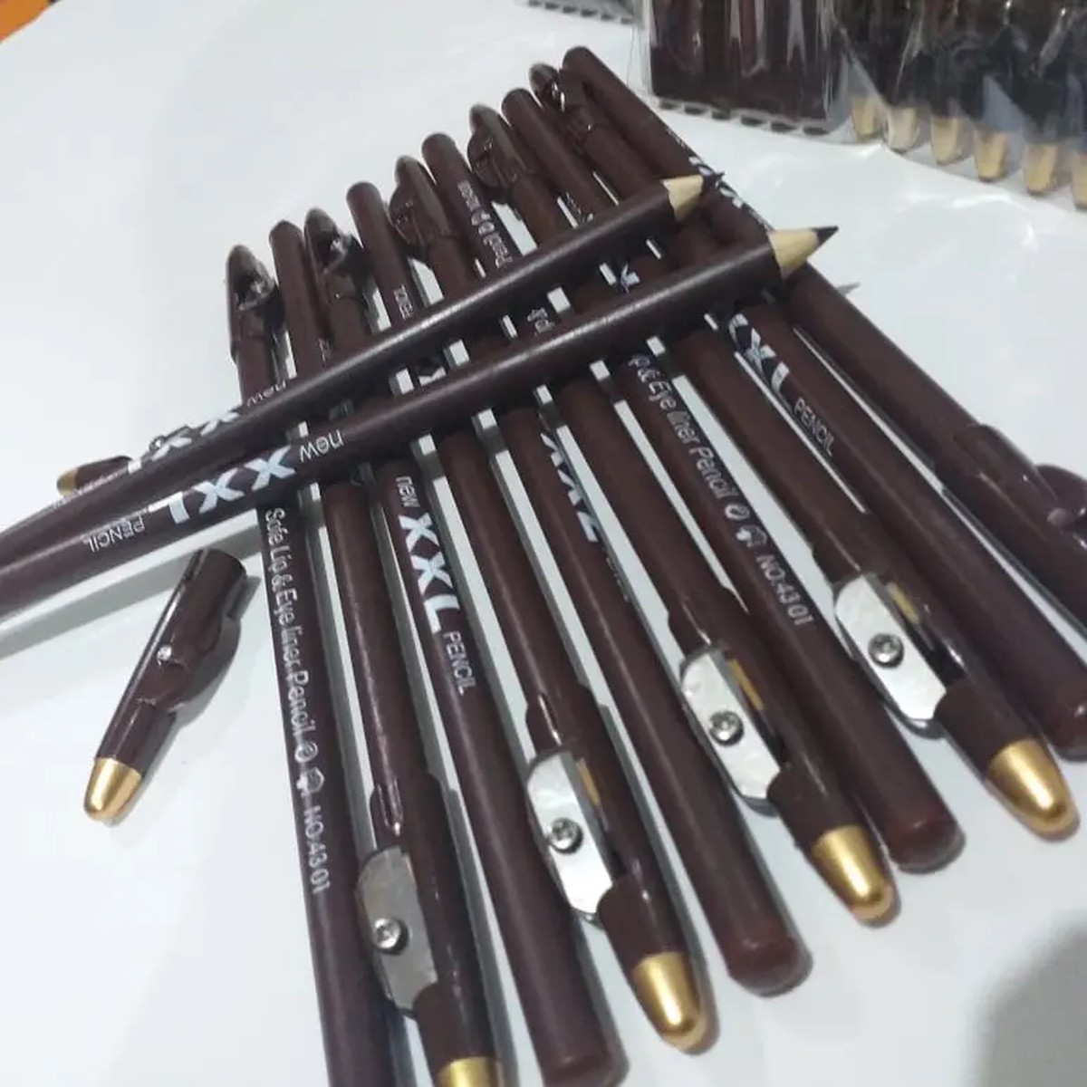 XXL lip and eyeliner pencil with sharpener - DARK BROWN